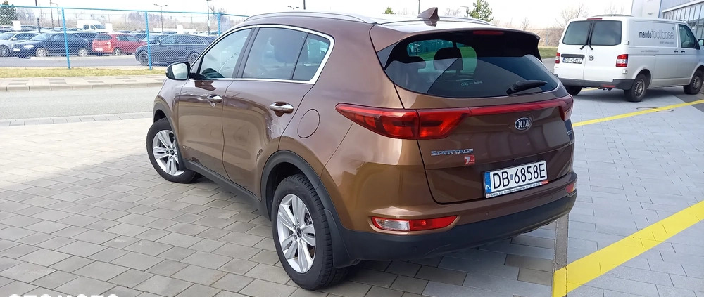 Kia Sportage cena 51000 przebieg: 365000, rok produkcji 2016 z Wałbrzych małe 79